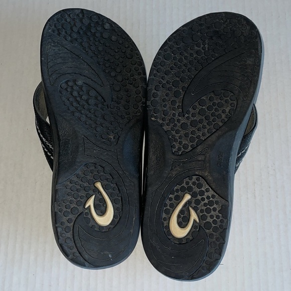 Olukai Black Hokua Flip Flop Sandals - Picture 9 of 11